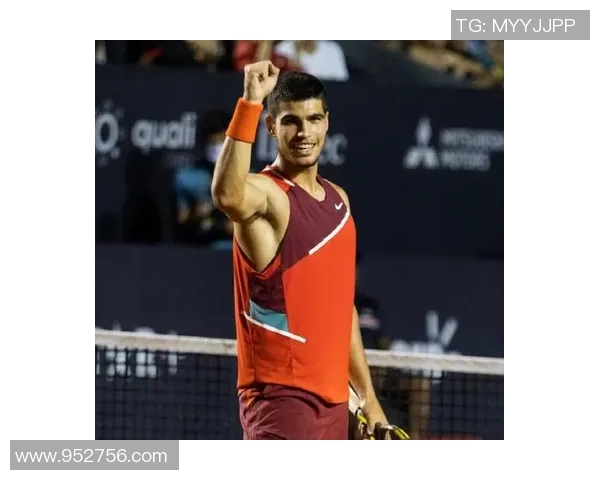 足球球星平头造型解析 揭秘球场外的独特魅力与个性化风格